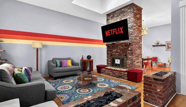 Relaxing stay near downtown parks and restaurants!