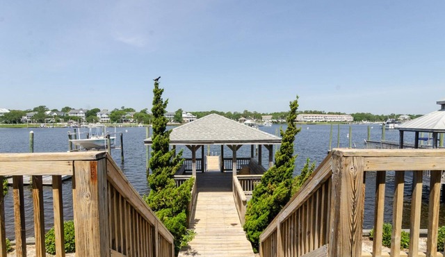 Remodeled sound front home w dock, boat slip