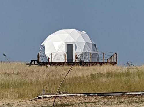 Remote Spacious Dome with Incredible Outdoor Landscape in Montana in Plains