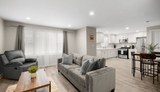 Remote Worker Special: 2-bedroom townhome in Jackson Park Highlands neighborhood