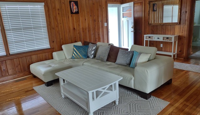 Retro beach cottage w/modern touch - in the heart of Carolina Beach