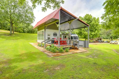 River Access & Private Deck: Mountain View Retreat in Guion