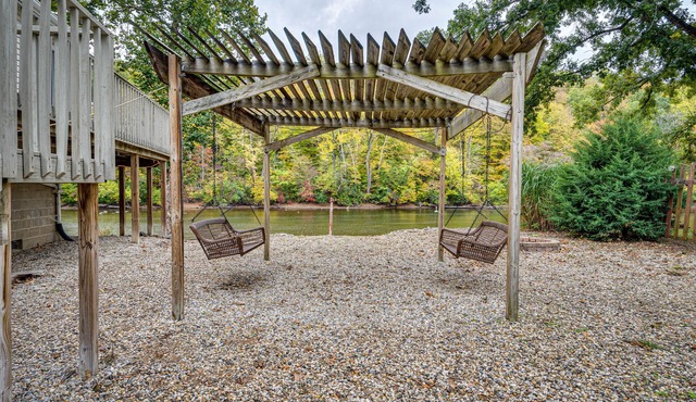 Riverfront Brookston Retreat w/Deck & River Tubes