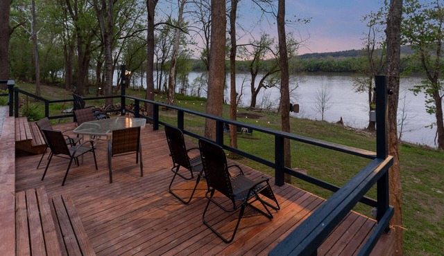 Riverfront Cabin - peaceful and private 4-acres on the Ohio River.