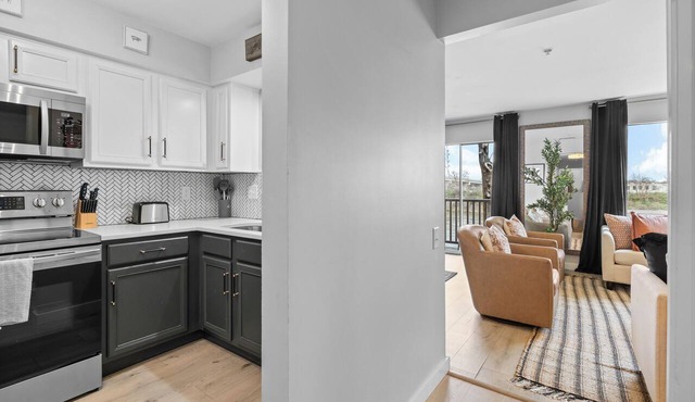 Riverfront Condo | Walk Downtown | Pool + Parking