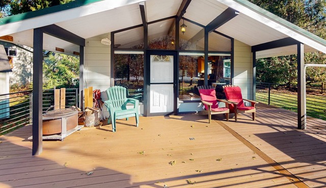 Riverfront, dog-friendly home with hot tub & 262 feet of waterfront property in Baring