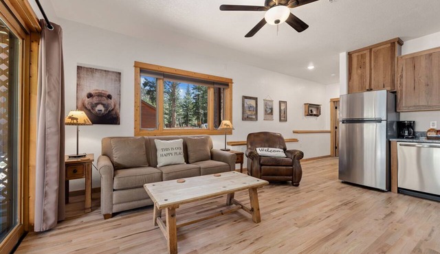 Riverfront Hideaway Private Hot Tub in Estes Park