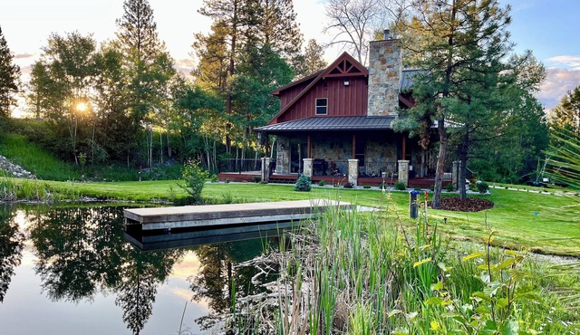Riverfront Luxury Cabin With Private Pond And Hot Tub in Hamilton