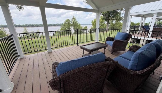 Riverfront Tiny House w/MS River Views & Parking in Vicksburg