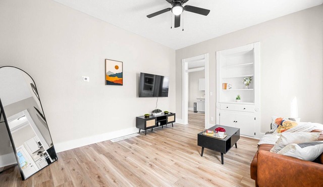 Roadmap Lodging: Maple A, 1BR Furnished Monthly, Pet OK, Workspace in Columbus