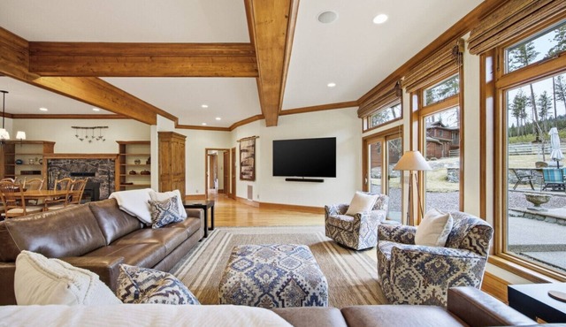 Roaring Lion Abode: Mountain Getaway in Hamilton