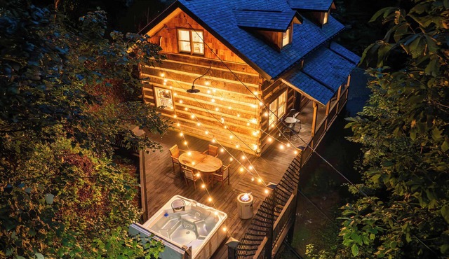 Romantic Asheville Log Cabin w/Hot Tub & Gym