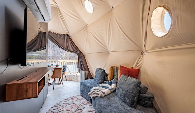 Romantic Geodesic Dome with Hot Tub, Perfect for Stargazing in Pipestem, West Virginia