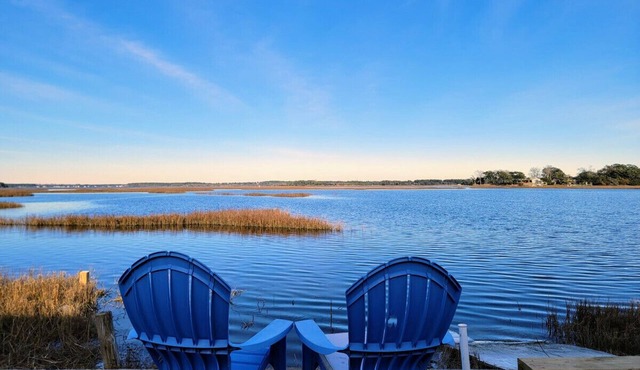 Romantic Getaway with a jon boat, Kayaks, and three miles to the beach
