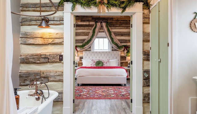 Romantic Shenandoah Cabin, 2 King Suites, Firepit, Fireplaces, Near JMU & River