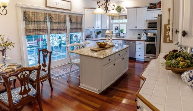 RuneStone Ranch: on Lake Cumberland, Upper Level, Russell Springs