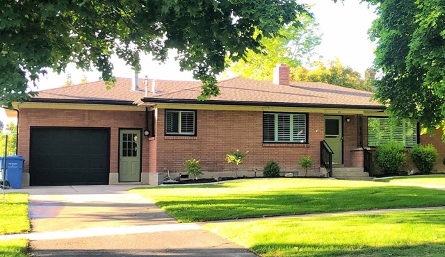 Rustic Abode Entire Home- Near Logan in Hyde Park