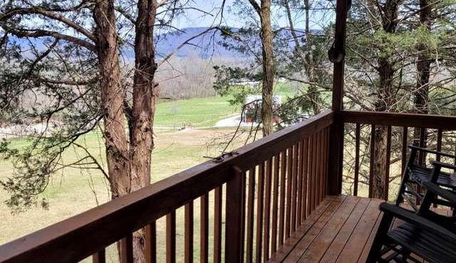 Rustic Elegance: Vintage Decor Cabin with Mountain Scenery in Sparta