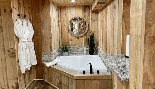 Rustic Romantic Ridgeview Cottage at Autumn Ridge