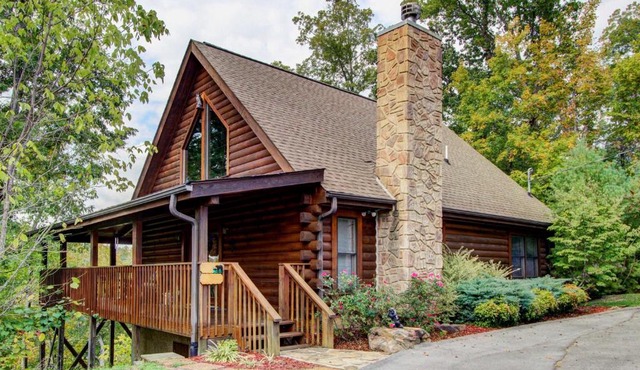 Rustic Sevierville Cabin w/Covered Porch!