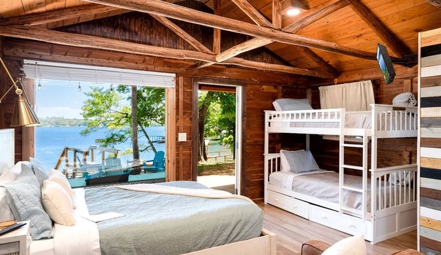 Rustic Waterfront Cabin on Toledo Bend Lake for an Unforgettable Getaway in Nature in Hemphill, Texas in Hemphill