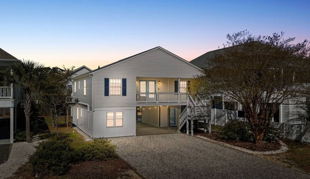 Saltwater Social- Golf Cart. Easy walk to the beach. Family friendly oasis