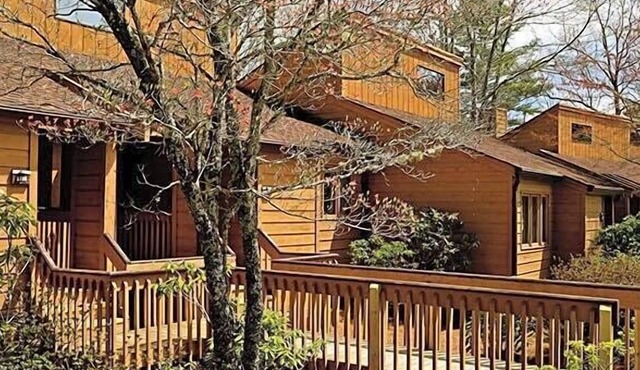 Sapphire | Family Nature Getaway | Pool + Golf | 2BR