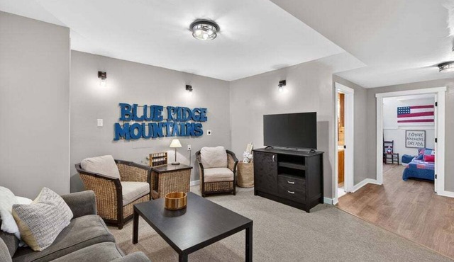 Scenic Mountain Sanctuary - Bear Ridge Lodge