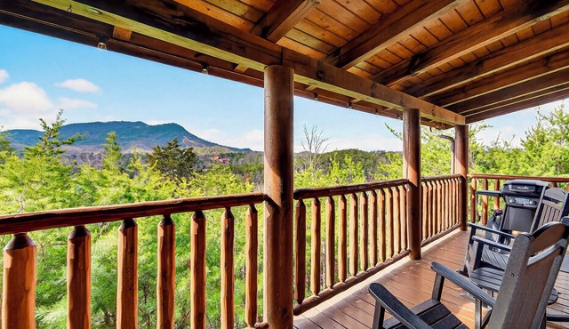 Scenic View, King Bed, Hot Tub, Private Getaway
