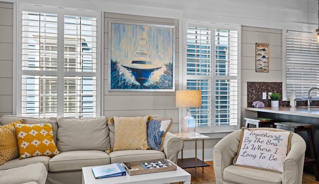 Sea Glass- Walking Distance to Front Street and it's Pet Friendly!