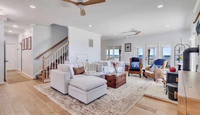 Seaglass Sands - Spacious family home - Private Beach - Kayaks - Game Room