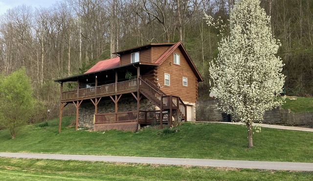 Secluded 3-bedroom cabin perfect for relaxing getaway along Kentucky River