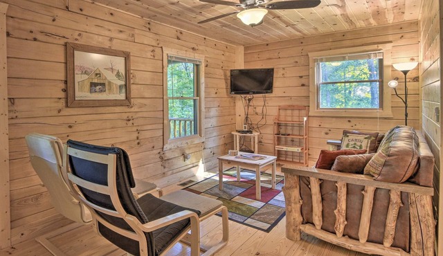 Secluded Cabin w/Deck 13 Miles to Downtown Murphy