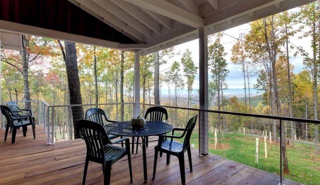 Secluded Home with Mountain Views | 2 Bed, 2 Bath