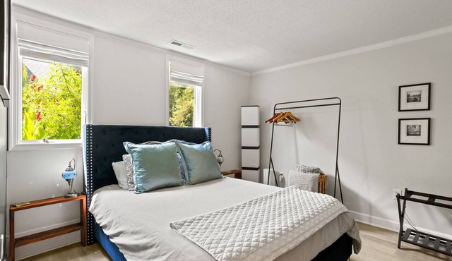 Secluded Spiritual Oasis in Travelers Rest