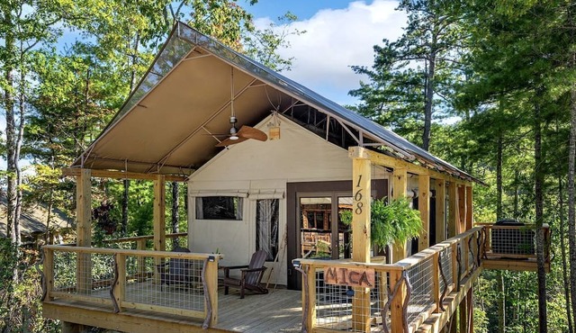 Secluded Tree Tent with Outdoor Soaking Tub & Pizza Oven Near Blue Ridge Waterfalls, Zirconia, North Carolina