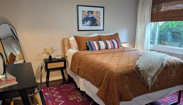 Selwyn Park Playground - 3BR/2BA w large back yard - Kid, Pet, & Adult Friendly