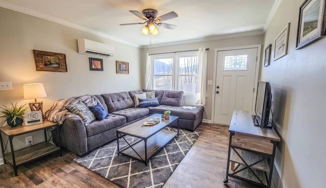 Serene Pine Tree Meadows Cottage w/Stunning Views