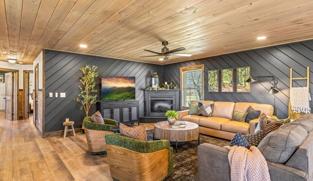 Sevierville Fun Cabin w/Pool, Hot Tub & Game Room
