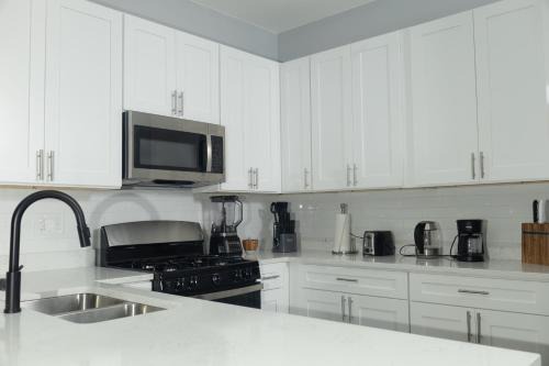 Shared, spacious condo near UChicago and Obama Center in Chicago