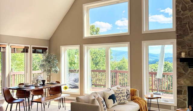 Shenandoah Mountain House - Views, Fire Pit & 10 Min to NP