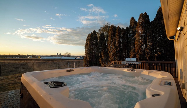 Shenandoah Valley Escape w/Hot Tub & Views