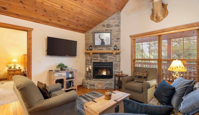 Simon’s Treetop Cabin – 2 BDR in Popular Resort!