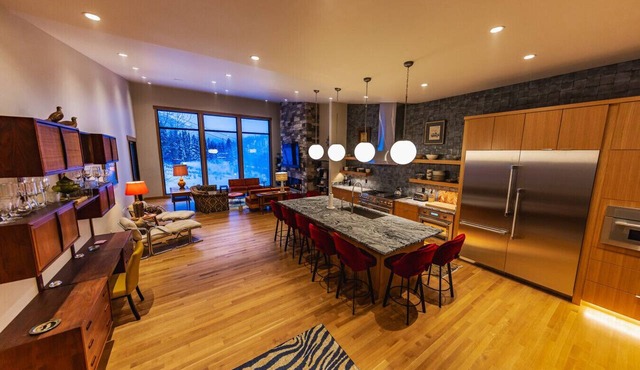 Ski Out on Whitefish Mountain 3BD 4BA Sleeps 14+ Unbeatable SKI Location in Whitefish