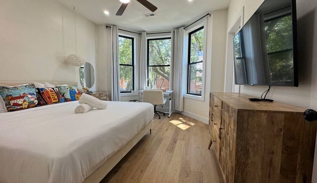 Sleek Avondale Condo - King and Queen + Spa Bath + Garage + Sass