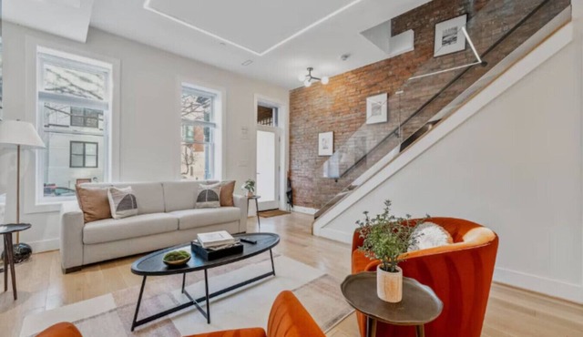 Sleeps 12! Downtown-Entire home w/rooftop