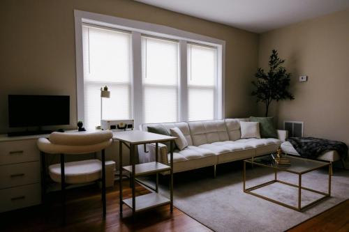 Sleeps 26 Modern Multi-Unit Gym Workspaces