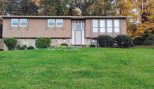 Smoky Top Manor! Private 3BR Retreat Minutes from Knoxville Attractions
