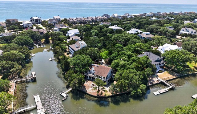 Sonny Pointe On the Creek, Steps away from the Beach, Pet Friendly