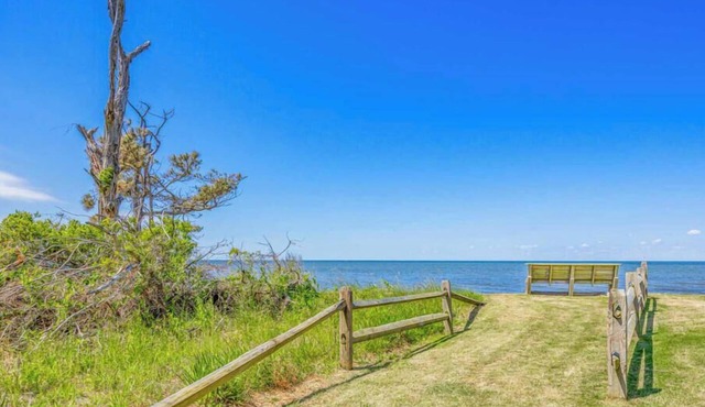Soundside Dog Friendly Home w/Hot Tub, Easy Windsports Access, Beach Nearby